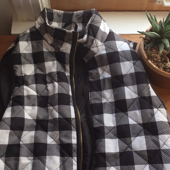 Checkered Vest - Picture 2 of 8